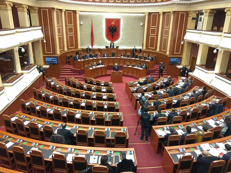 Dali proverkata na podobnost i odobruvanjeto na sudii vo Albanija ja priblizuva drzavata kon EU